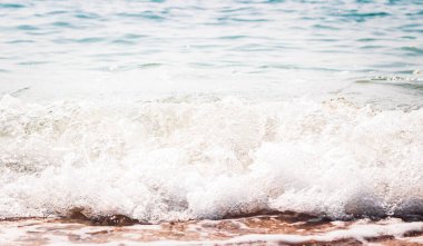 Kumsalda dalga kabarcığı