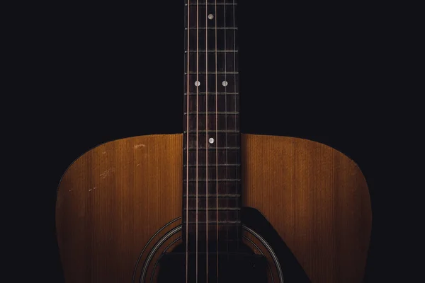 어쿠스틱 기타와 어두운 빈티지 필터의 사운드 보드와 — 스톡 사진