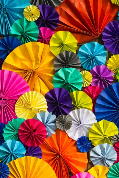 Renkli daire şekli kağıt sanat el yapımı arka plan metni katlama