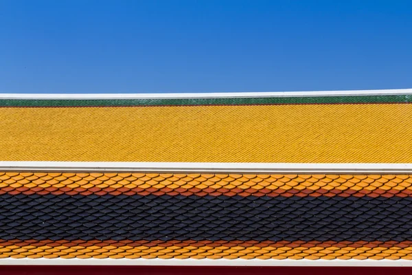 Dach Textur mit klarem blauen Himmel — Stockfoto