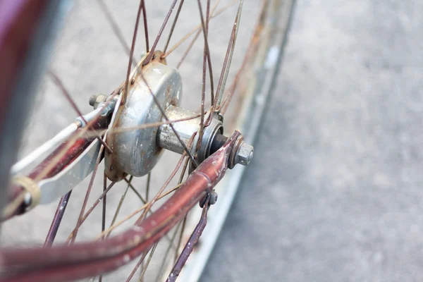 Detail of a Vintage Bike wheel with background texture — Stock Photo, Image