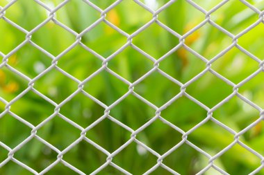 mesh çit closeup bulanıklık adam üzerinde