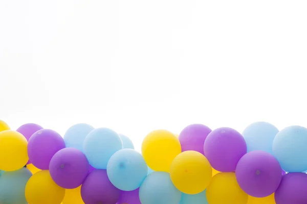 五颜六色的气球背景明亮大堆 — 图库照片
