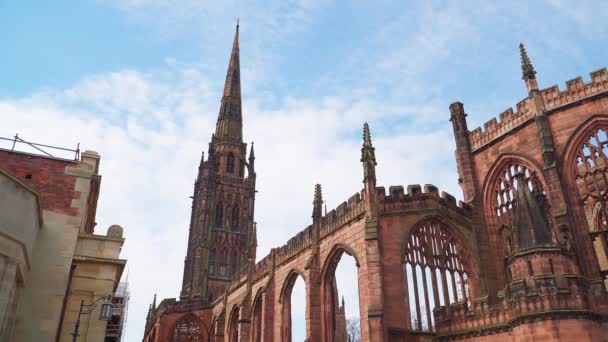 Coventry Cathedral Ruins in sunny day. — Stock Video