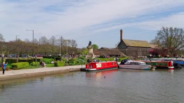 Canals in Stratford-upon-Avon. — Stockvideo