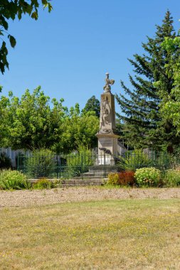 Küçük Loche-sur-Indrois 'deki Birinci Dünya Savaşı anıtı, Ağustos 05, Fransa 2020