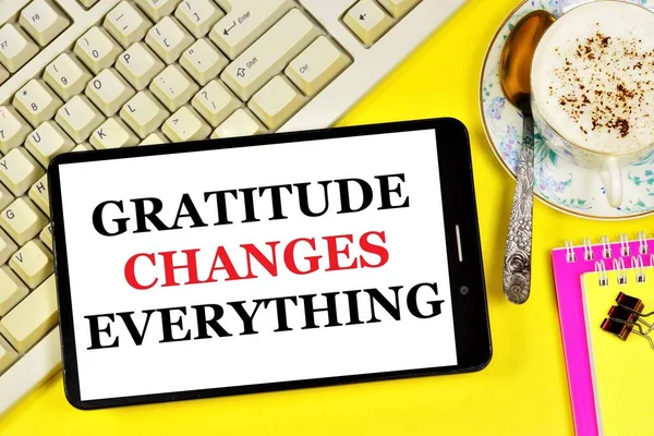 Gratitude Changes Everything Text Message Smartphone Screen Expression Politeness Satisfaction — Stock Photo, Image