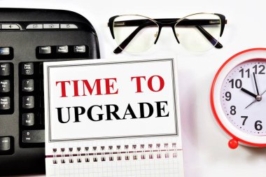 Güncelleme zamanı. Planlama defterinde bir metin etiketi. Çevrimiçi ticaretin optimizasyonu.