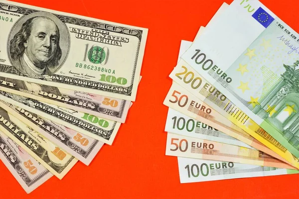 Dollar Och Euro Kontant Betalning För Inköp Lager Varor Och Royaltyfria Stockfoton