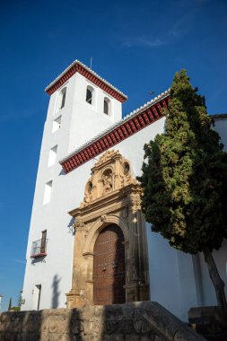 Granada, Endülüs, İspanya 'nın Albaicn bölgesindeki Santa Mara de la Aurora Kilisesi manzarası