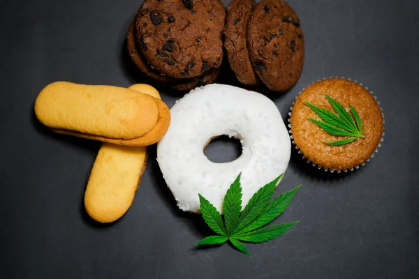 Kenevir Yemeği Cbd Yağ Tatlısı Yenilebilir Marihuana Tıbbi Kullanım Siyah — Stok fotoğraf