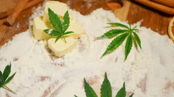 Kenevir hamuru afişi. Marihuana yaprağı. CBD yenilebilir. Ot ile yemek pişirmek