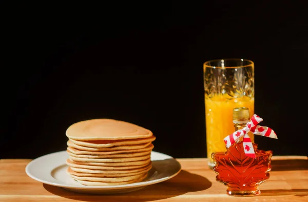 Νόστιμες Τηγανίτες Σιρόπι Σφενδάμου Γλυκό Επιδόρπιο Για Πρωινό Αντιγραφή Χώρου — Φωτογραφία Αρχείου
