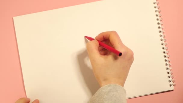 Draufsicht Hand Zeichnet Herz Mit Marker Valentinstag Symbol Hause Bleiben — Stockvideo