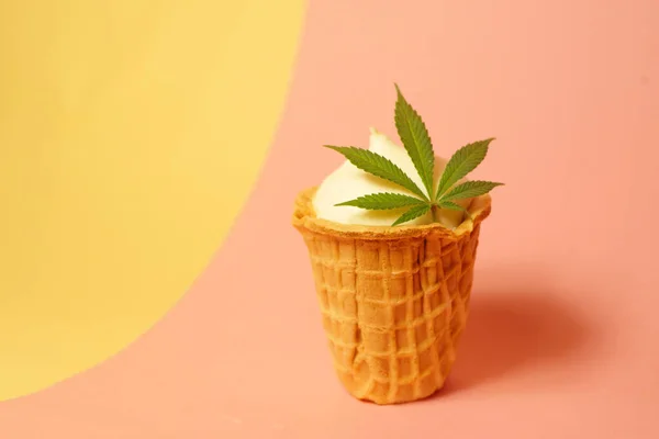 Esrar yapraklı dondurma. Marihuana aşılamalı tatlı. Yaz yemeği. Çifte lezzet