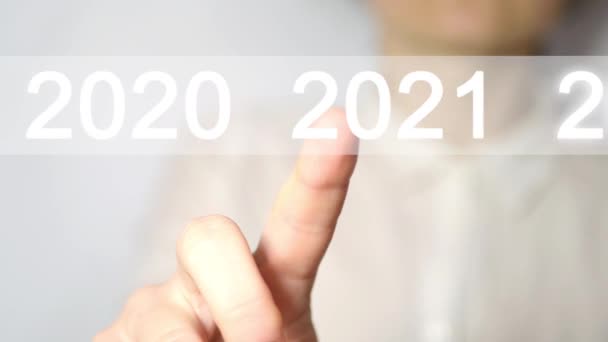 Cuenta Atrás Digital Año Nuevo Mujer Empuje 2021 2022 Año — Vídeos de Stock