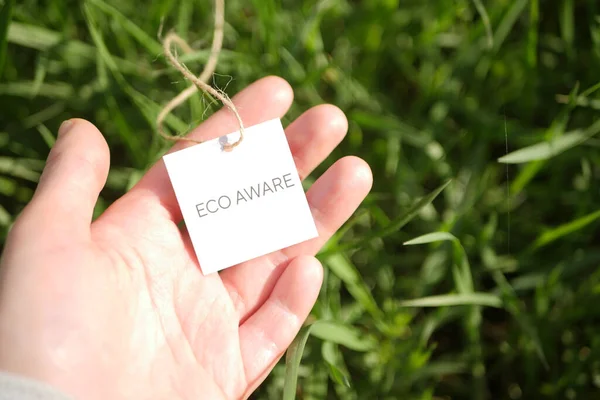 Mão Segura Tag Pano Eco Fabricação Consciente Indústria Ecológica Materiais — Fotografia de Stock