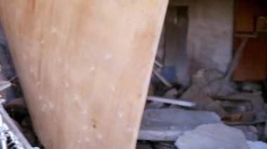 4K numaralı oda yıkıldı. Odanın içi hasarlı. Yenileme konsepti