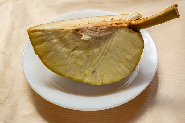 Fruta Pão Cortada Que Ferveu Inteira Coloca Uma Pequena Chapa — Fotografia de Stock