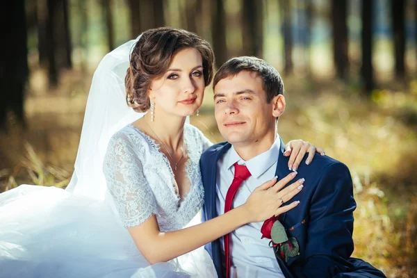 Bel été Marche de mariage sur la nature — Photo