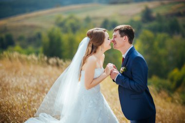 Doğa yürüyüşüne düğün