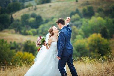 Doğa yürüyüşüne düğün