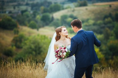 Doğa yürüyüşüne düğün