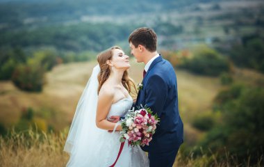 Doğa yürüyüşüne düğün