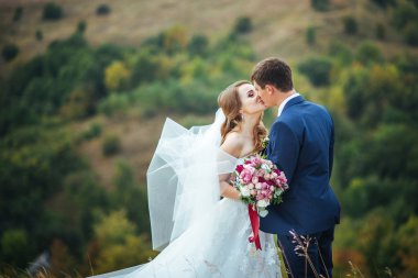 Doğa yürüyüşüne düğün