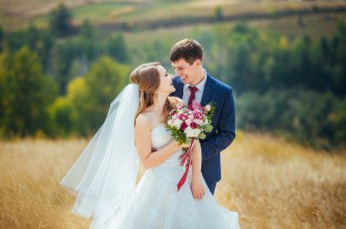 Doğa yürüyüşüne düğün