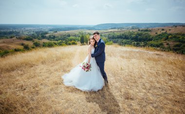 Doğa yürüyüşüne düğün