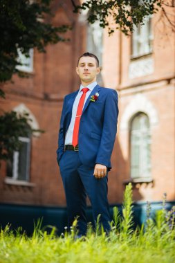 Damat portre niteliğine