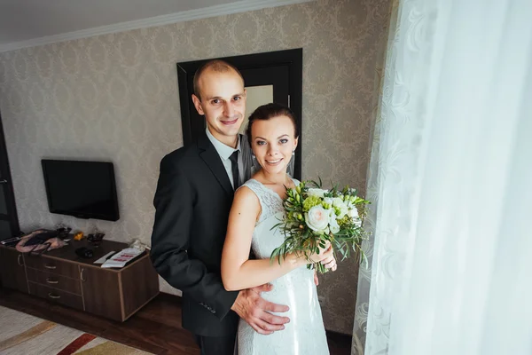 De eerste ontmoeting van de bruid en bruidegom — Stockfoto