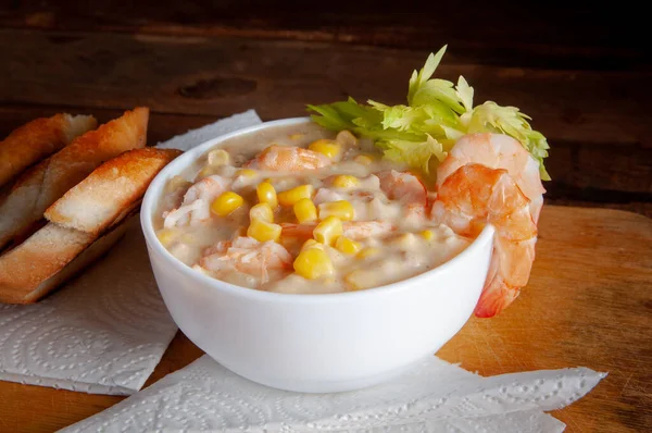 Sopa de almejas casera con camarones, vista superior. — Foto de Stock