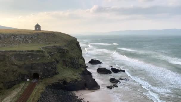 Video Waves Downhill Beach Railway Line Running Causeway Coast Northern — Stock videók