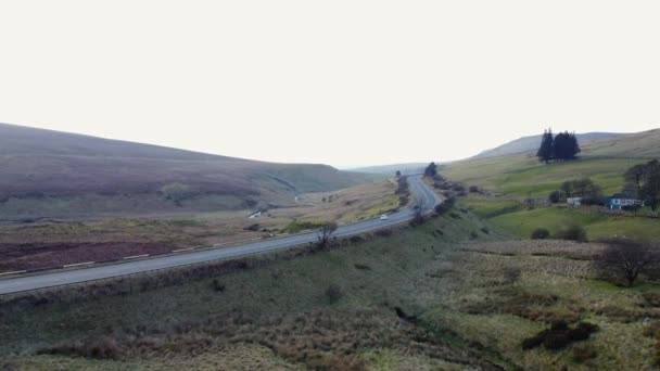 Luftaufnahme Der Glenshane Straße Und Des Bergpasses Nordirland — Stockvideo