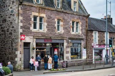 Callander, İskoçya- 29 Mayıs 2021 Mhor Ekmek Dükkanı için dükkan önü ve imza