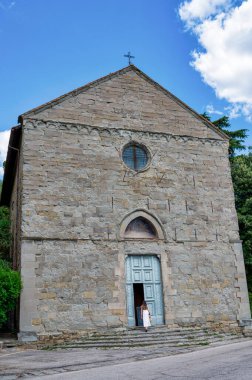 Cortona, Italy- 10 Temmuz 2025: Cortona 'daki San Domenico Kilisesi' nin önü