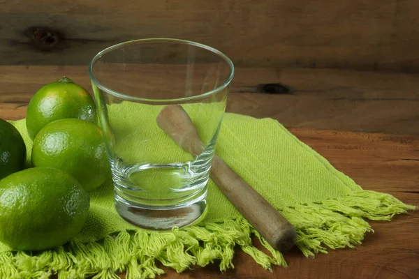 Caipirinha Cóctel Nacional Brasil Hecho Con Cachaa Azúcar Limón Aislado — Foto de Stock