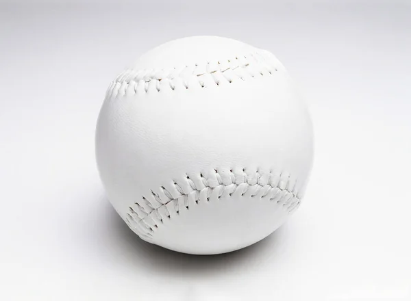 Beyaz Beyzbol Ball Beyaz Arka Planda Izole Edildi Yüksek Çözünürlük — Stok fotoğraf
