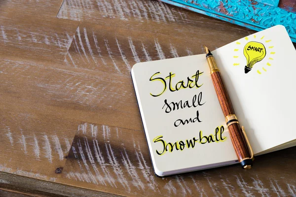 Written text START SMALL AND SNOWBALL — Stock fotografie