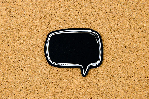 Mantar pano arka plan üzerine boş siyah konuşma balonu — Stok fotoğraf