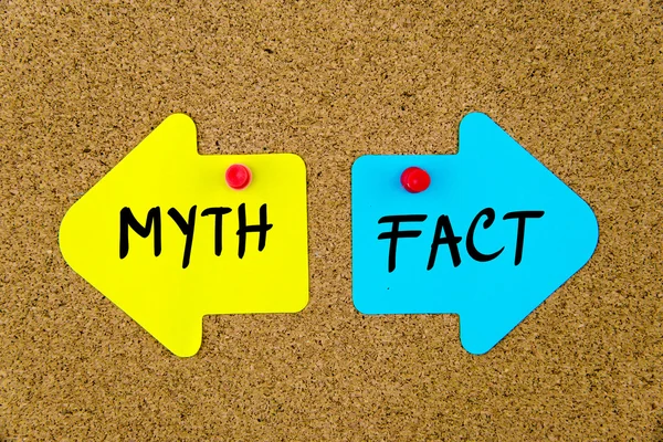 Message MYTH versus FACT on arrow paper notes — Stock Photo, Image