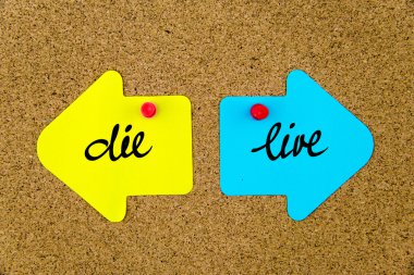 İleti Die ve Canlı ok kağıt notlar üzerinde