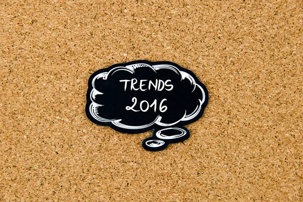 Tendencias 2016 escrito en la burbuja de pensamiento negro — Foto de Stock