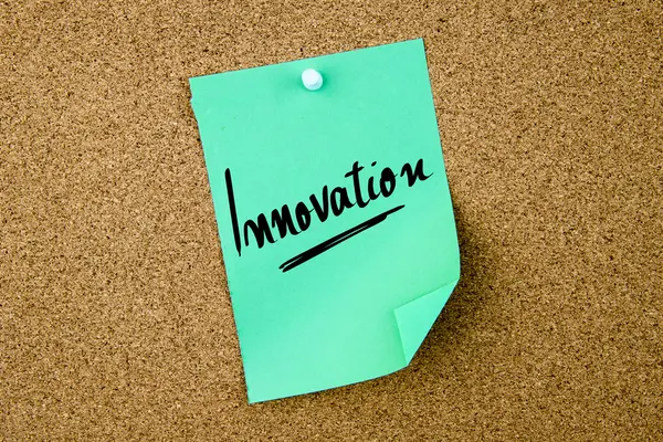 Innovación escrita en la nota del Libro Verde — Foto de Stock