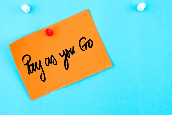 Pay As You Go escrito en papel naranja — Foto de Stock