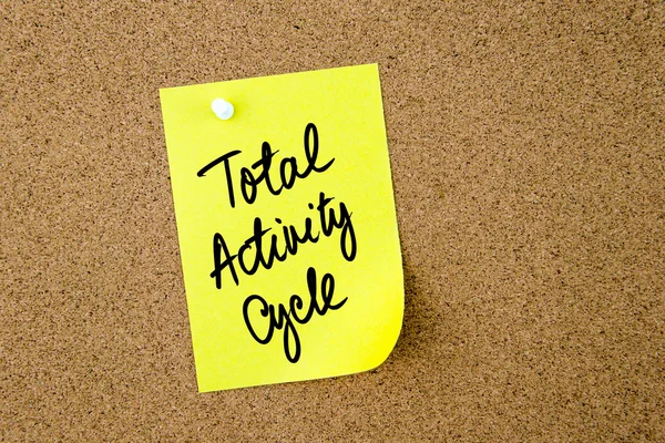 Ciclo de actividade total escrito em papel amarelo — Fotografia de Stock