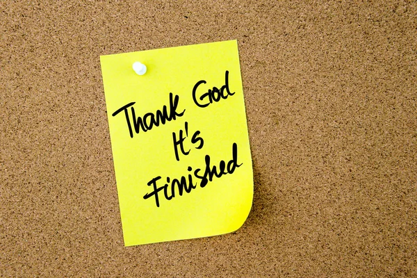 Tack gode Gud det är färdigt skrivet på gult papper Note — Stockfoto