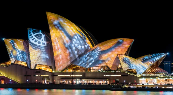 Sydney Opera House durante el Festival Vivid Sydney . — Foto de Stock